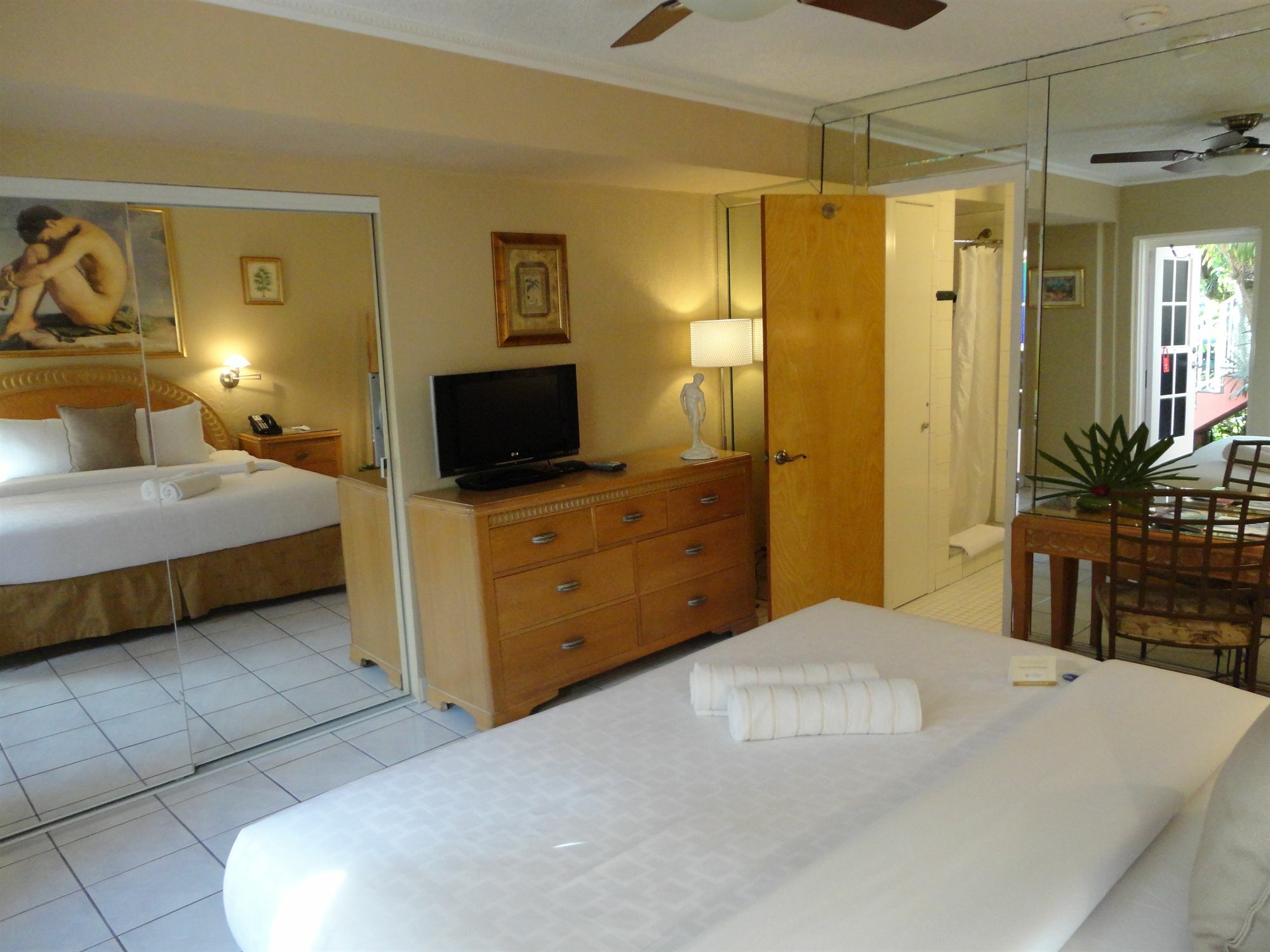 Lush Royale - Gay Men's Hotel Fort Lauderdale