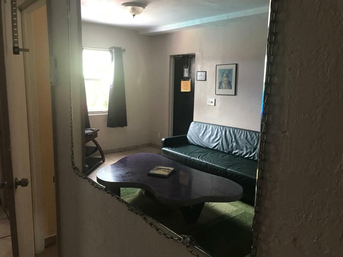 Leather Guest House-gay Male Only Hotel 3*