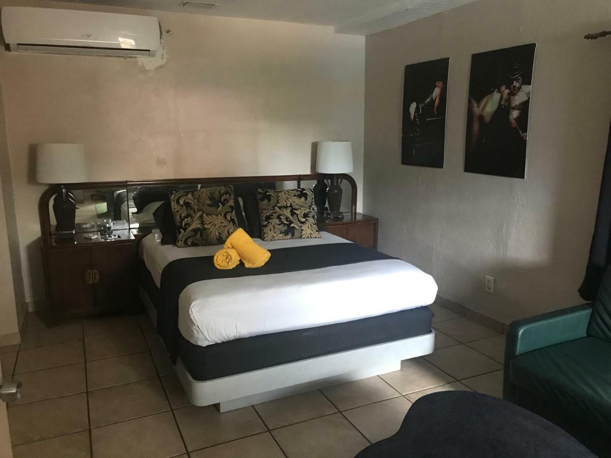Leather Guest House-gay Male Only Hotel 3*