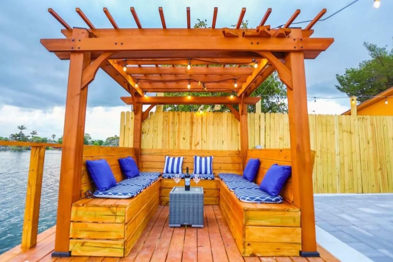 5 Star Pergola & Dine On Sun-splashed Luxury Deck *