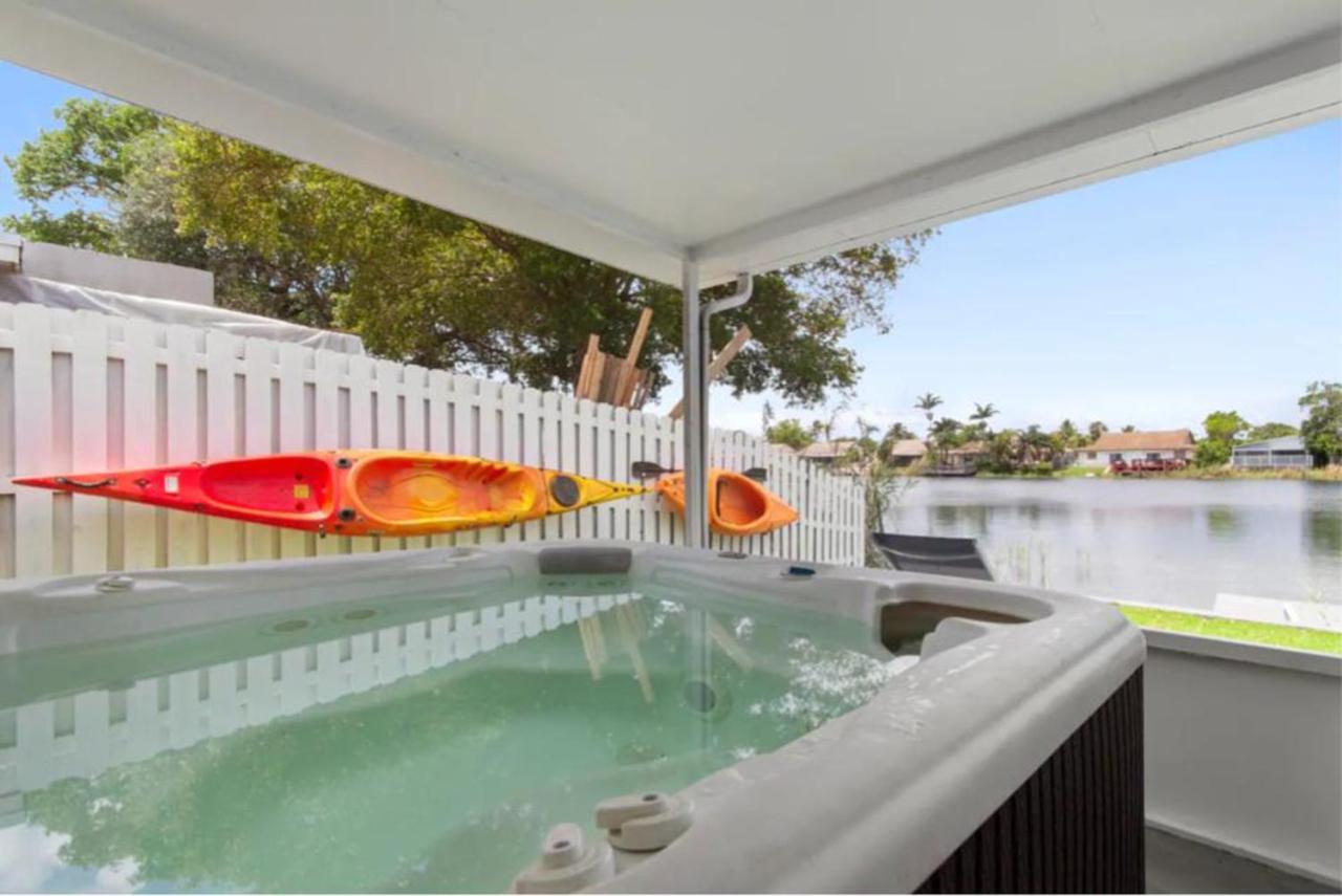 Lake Life - 3 2 Lake House Near Hardrock Casino Holiday home Fort Lauderdale