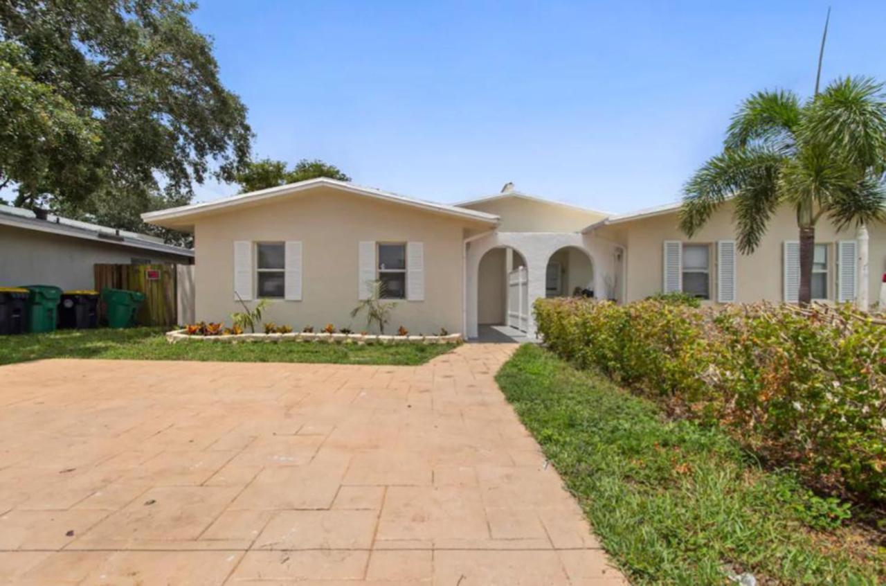 Lake Life - 3 2 Lake House Near Hardrock Casino Fort Lauderdale