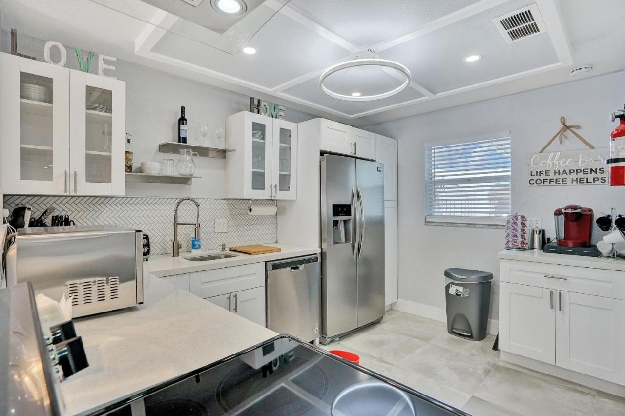 5 Star Pergola & Dine On Sun-splashed Luxury Deck Holiday home Fort Lauderdale
