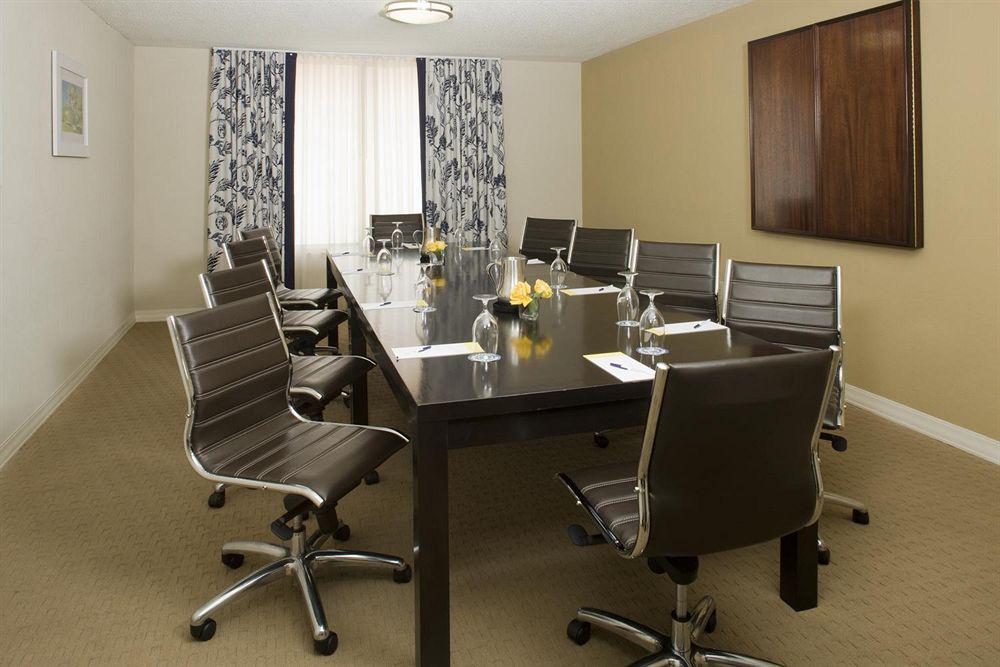 Sheraton Lauderdale At Cypress Creek Hotel 3*