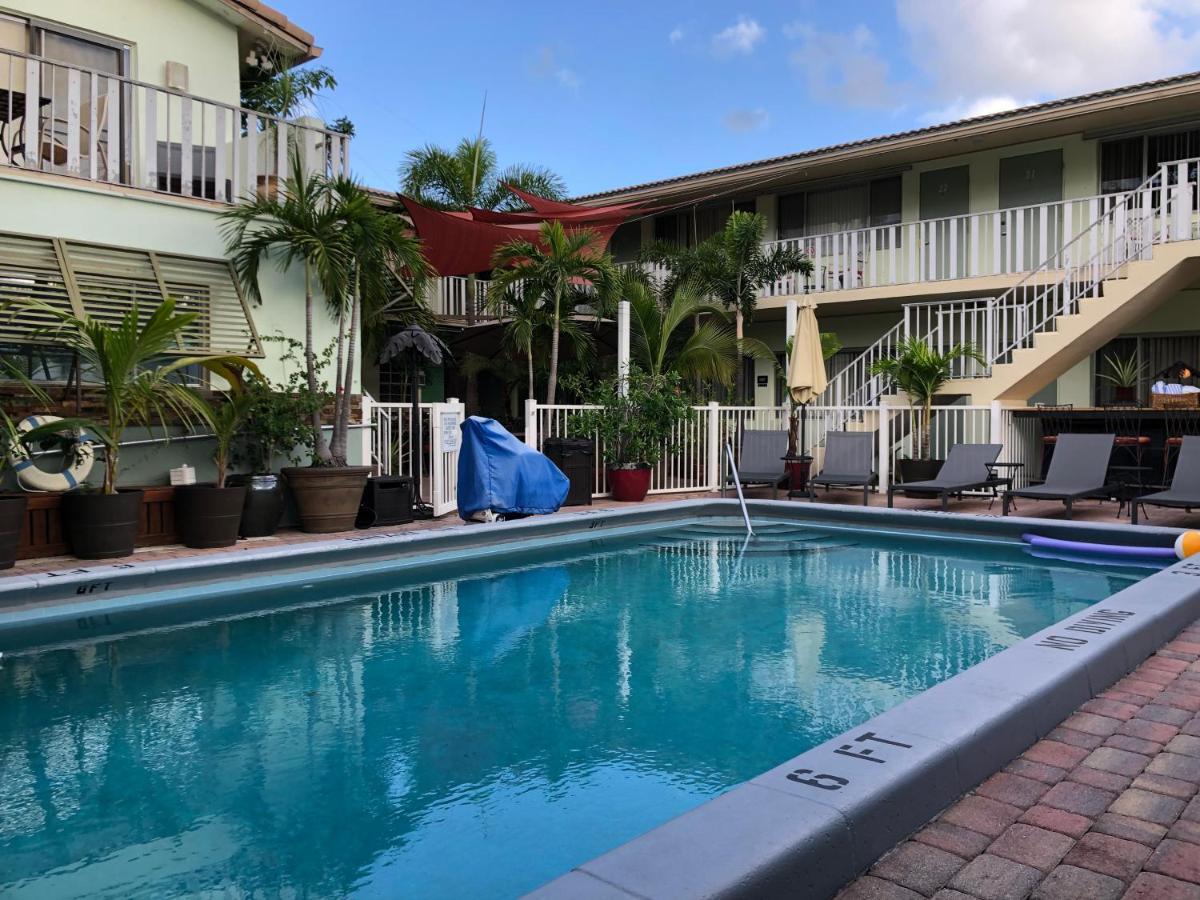 Hotel The Big Coconut - Gay Men's