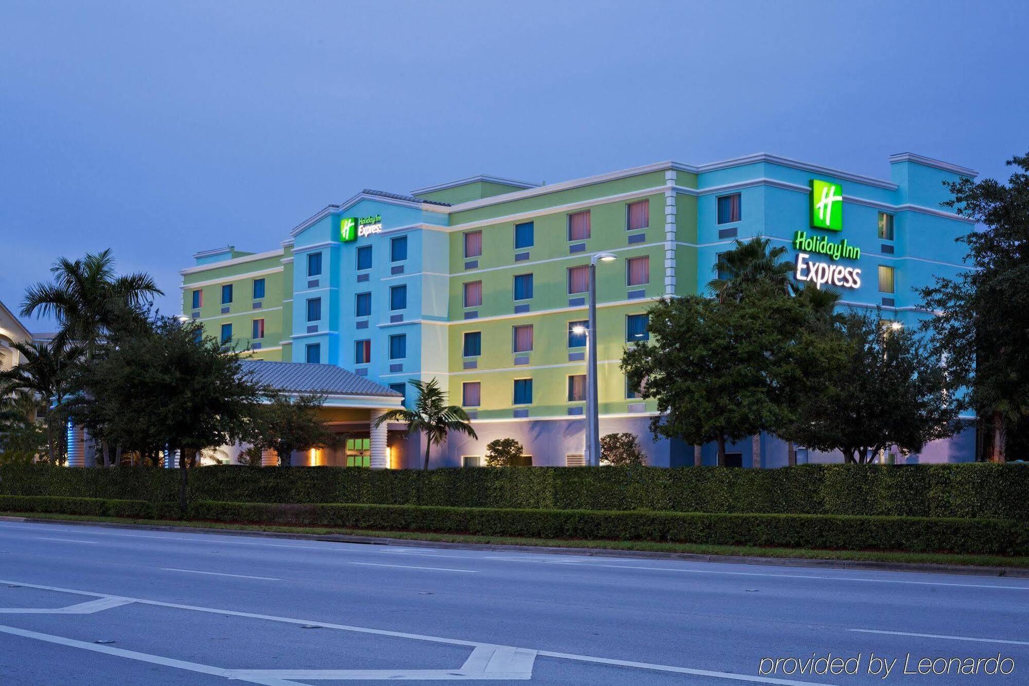 Hotel Express & Lauderdale Airport/cruise Port By Ihg
