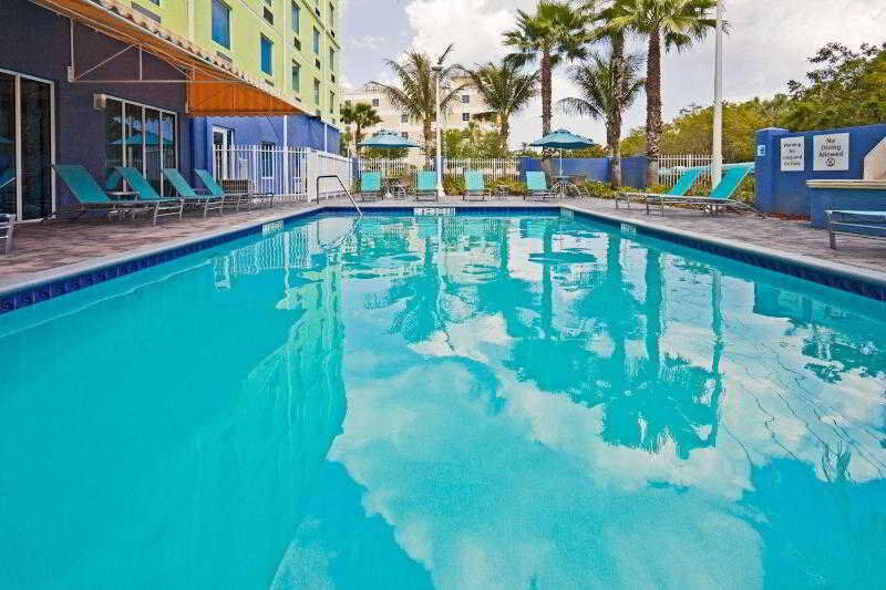 Express & Lauderdale Airport/cruise Port By Ihg Hotel 3*