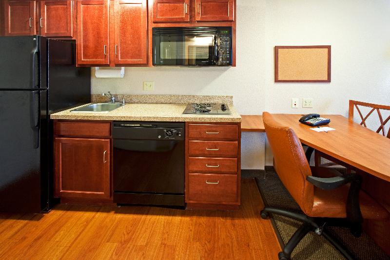 Candlewood Lauderdale Airport-cruise By Ihg 3*