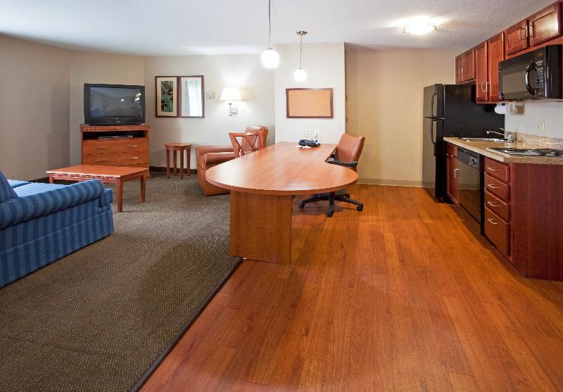 Candlewood Lauderdale Airport-cruise By Ihg