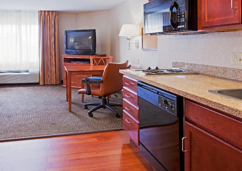 Candlewood Lauderdale Airport-cruise By Ihg Hotel 3*